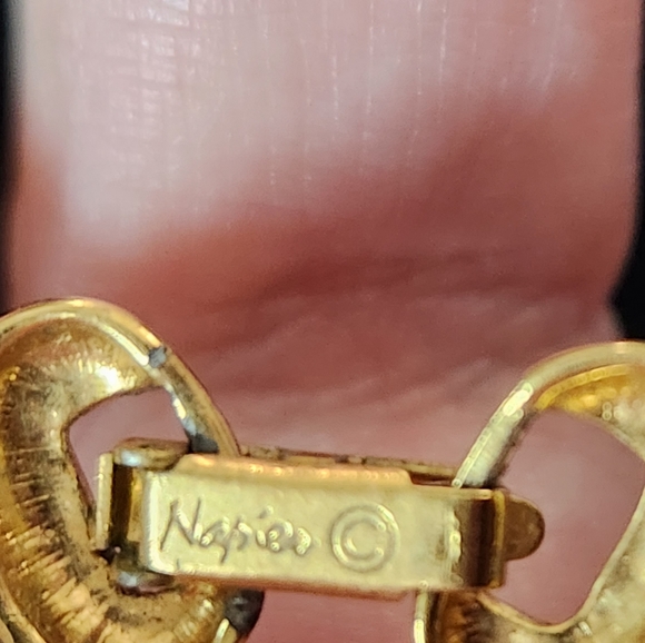 Napier Black Resin Chevron NAPIER statement necklace - Picture 6 of 8